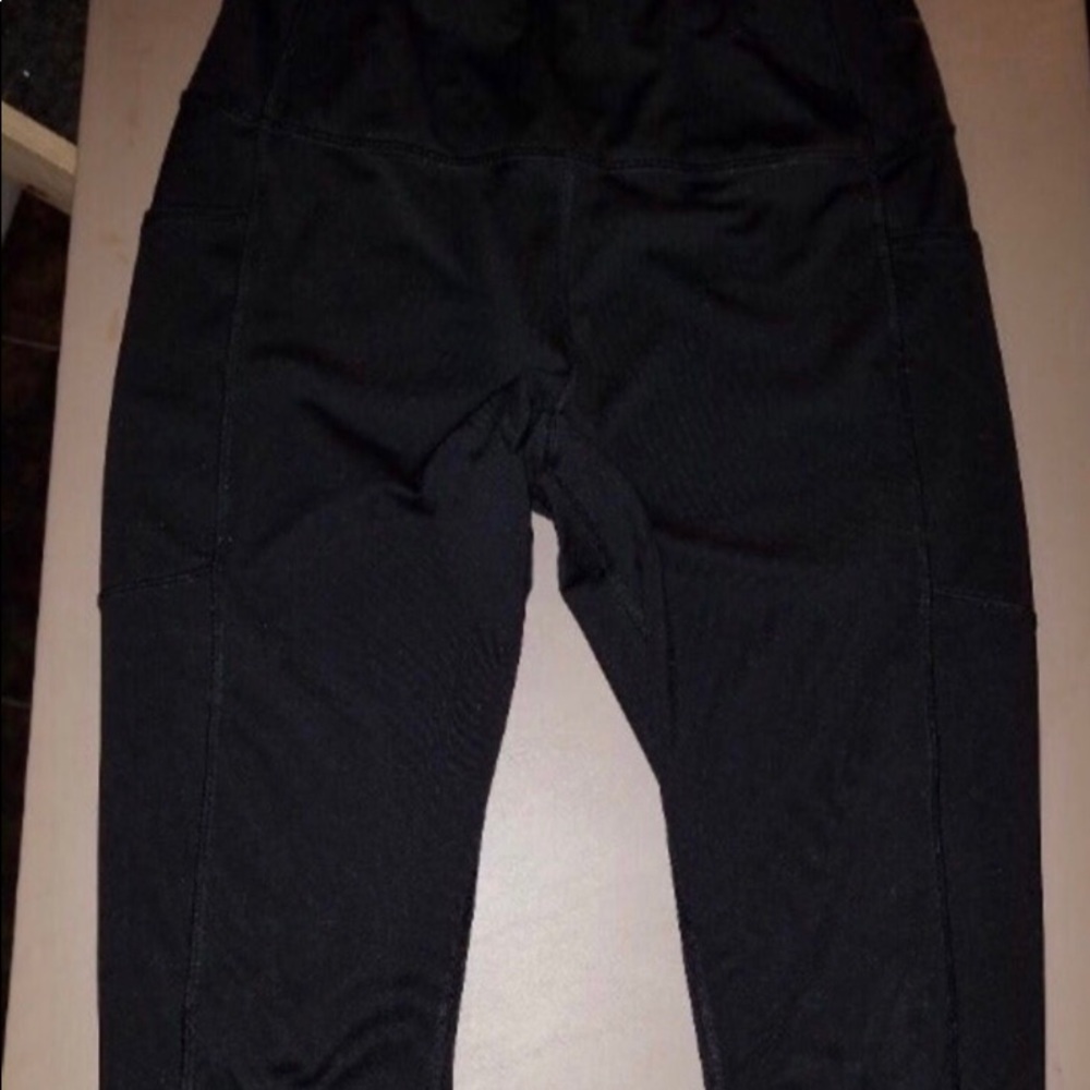 Aviva Capri Leggings